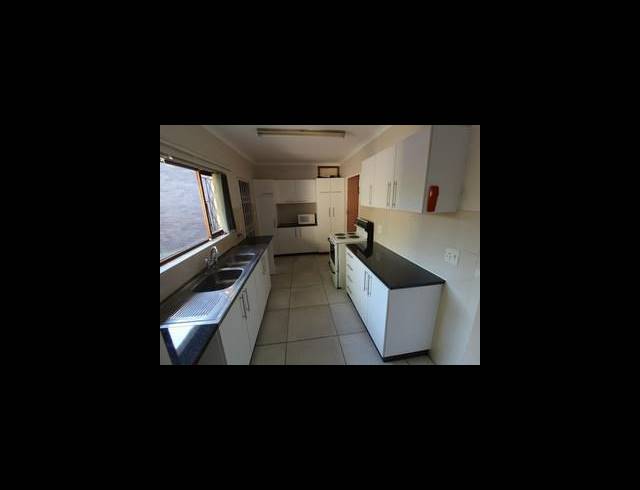 3 BEDROOM TOWNHOUSE TO LET IN HAYFIELDS